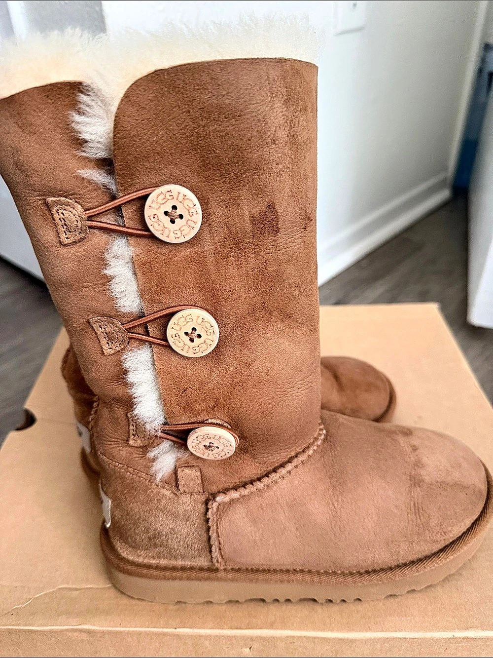 UGG Bailey Button Boots Brown US 2 in kids
